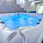 Nosal & Sauna Jacuzzi Апартаменты