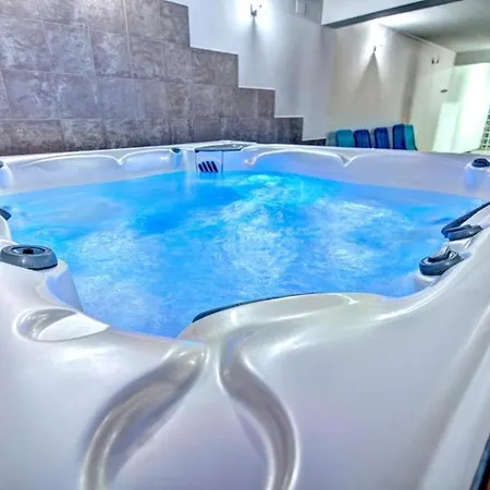 Nosal & Sauna Jacuzzi Apartment